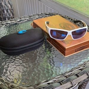 Men costa tuna alley